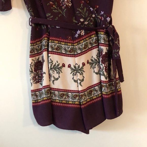 V neck floral romper - Picture 2 of 3